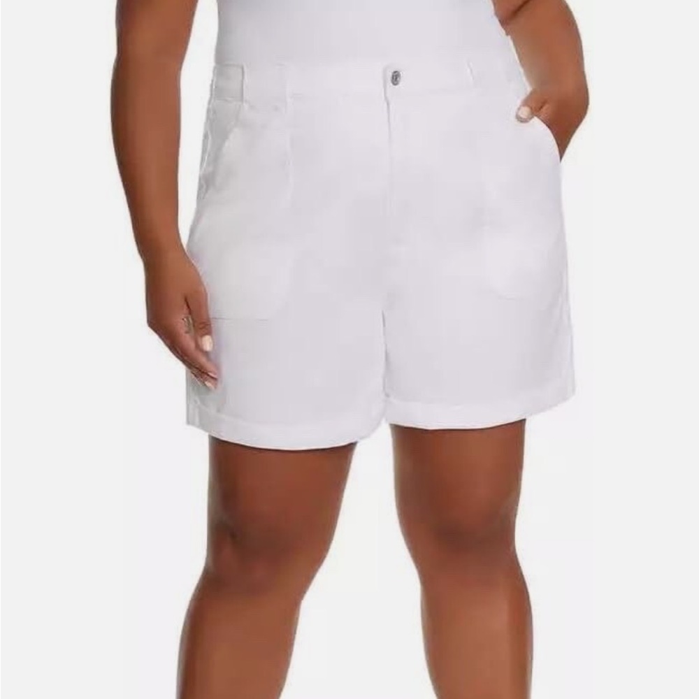 NWT White Utility Shorts XXL Gloria Vanderbilt